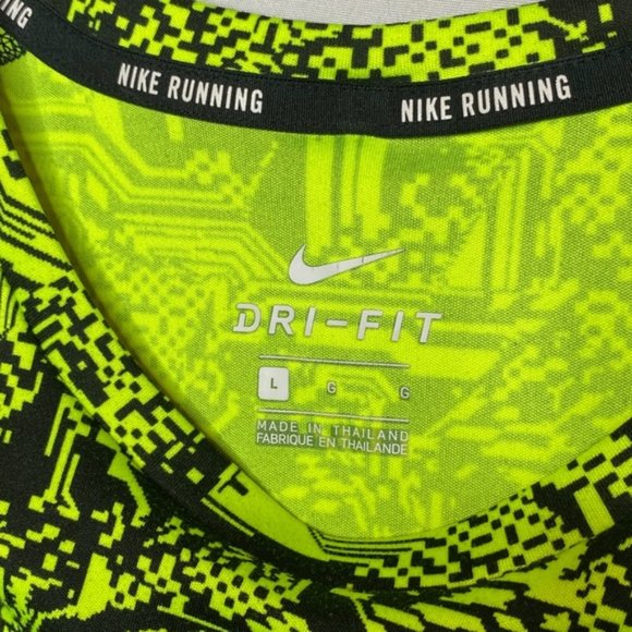 Mens Nike Running Dri-Fit Green and Black Pixel Pattern Shirt - Picture 4 of 4